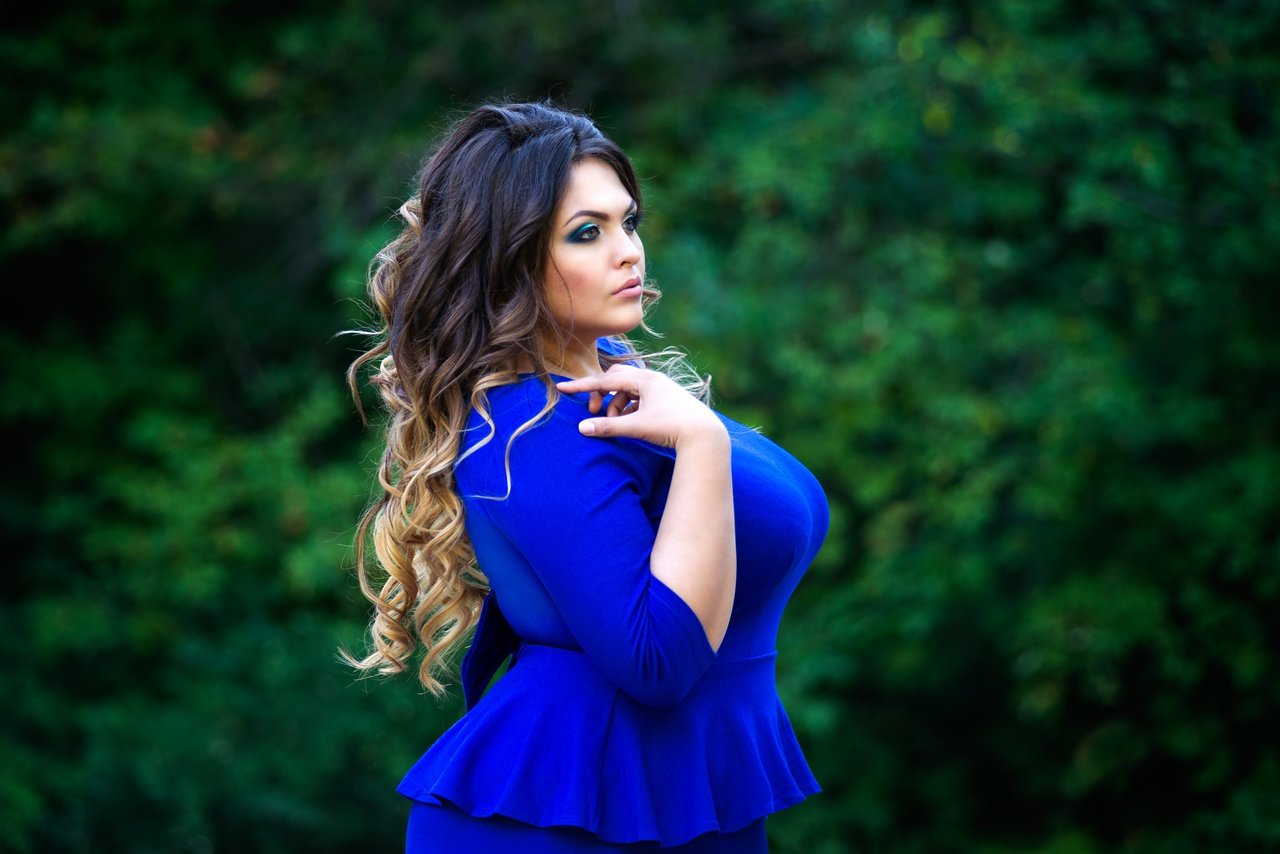 10 Reasons Why Men Love Curvy Women